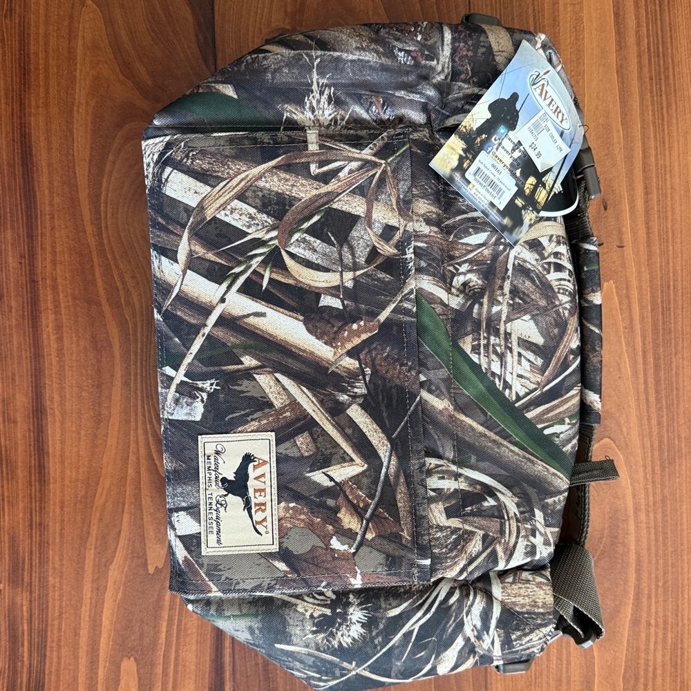 NWT Avery Realtree Max-5 Soft-side Insulated Cooler